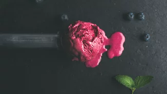 Λιγούρα για γλυκό; 4 υγιεινές επιλογές που έχεις (και μία που συνδυάζει γλυκό με αλμυρό)