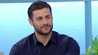 Ο Κωνσταντίνος Βασάλος ανατρίχιασε με το φιλί Κουρεντή – Κατσαούνη