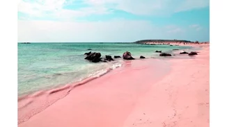 6 ροζ παραλίες για να βιώσεις το απόλυτο wanderlust