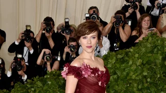 Met Gala 2018 | Γιατί το φόρεμα της Scarlett Johansson προκάλεσε αντιδράσεις;
