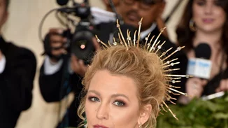 Blake Lively | Το μήνυμα της τσάντας της που κανείς δεν πρόσεξε!