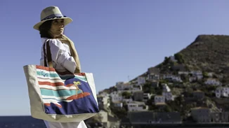 Αυτά τα αξεσουάρ "μυρίζουν" ελληνικό καλοκαίρι!