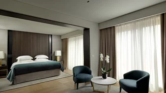 Η ανανεωμένη προεδρική σουίτα του NJV Athens Plaza σε περιμένει να την ανακαλύψεις