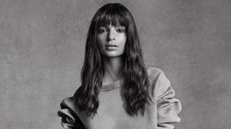 Emily Ratajkowski | Topless μόνο με τα κοσμήματα της!