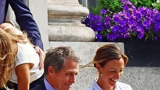 Hugh Grant: Οι πρώτες φωτογραφίες από τον γάμο του!
