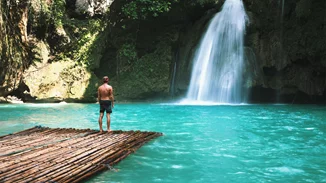 Πώς θα παρατήσεις τη δουλειά σου και θα ταξιδέψεις σε όλο τον κόσμο