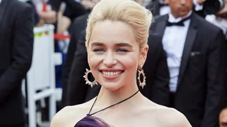 Emilia Clarke | Παράτησε το Star Wars για χάρη του βασιλικού γάμου!