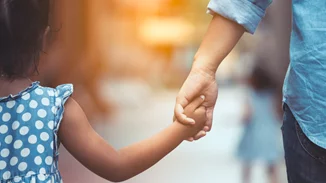 Ανάλυσέ Το | 10 σημεία που φανερώνουν ότι κάποιος από τους γονείς σου ήταν τοξικός