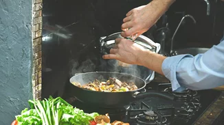 7 δημοφιλείς μύθοι για το φαγητό που δεν πρέπει να πιστεύεις