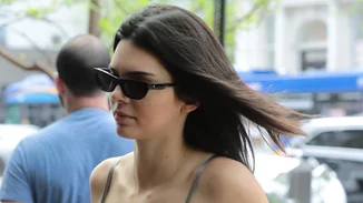 Kendall Jenner | Δες πώς συνδύασε το lingerie top