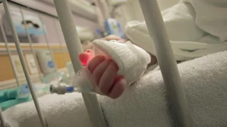 H συνταρακτική μαρτυρία μιας μητέρας που παραλίγο να χάσει το παιδί της από Μηνιγγίτιδα Β