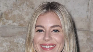 H Sienna Miller έκανε την καλύτερη αλλαγή χρώματος μαλλιών γι' αυτό το φθινόπωρο
