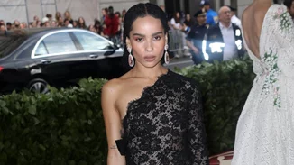 Zoe Kravitz | Με δαντελένιο φόρεμα και χωρίς εσώρουχο!