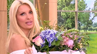 Ελένη Μενεγάκη | Η εντυπωσιακή εμφάνιση και οι ευχές για τη γιορτή της στον αέρα της εκπομπής της!