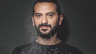 Ο Λεωνίδας Κουτσόπουλος μόλις δημοσίευσε το πιο γλυκό στιγμιότυπο με τον ενός έτους γιο του