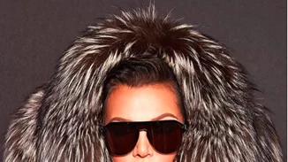 Η Kris Jenner κυκλοφορεί τώρα τη δική της Kylie Cosmetics συλλογή!