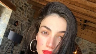 Ήβη Αδάμου | Ποζάρει με μπικίνι στον ένατο μήνα της εγκυμοσύνης της