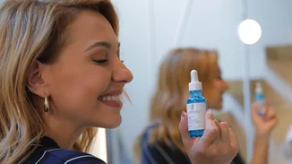 Δοκιμάζουμε τη νέα αντιγηραντική σειρά της La Roche Posay και ορίστε τα δικά μας σχόλια!