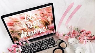 Τι κάνει μία beauty editor όταν έρχονται στο γραφείο της νέα προϊόντα;