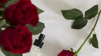 Face Mist: Το προϊόν που δεν πρέπει να απουσιάζει από καμία γυναικεία τσάντα