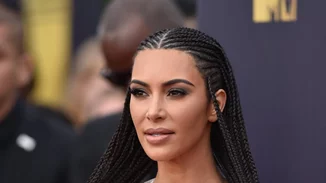 Η Kim Kardashian εξηγεί γιατί έκανε τα μαλλιά της έτσι