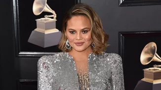 Η Chrissy Teigen "σπάει" ακόμη ένα ταμπού της μητρότητας