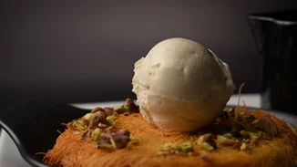 Το Κayak Γλυφάδας συναντά τον pastry chef Δημήτρη Μακρυνιώτη