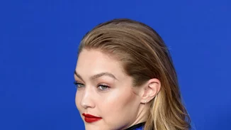 Η beauty editor κάνει το πιο σέξι χτένισμα! (plus: όλα τα βήματα να το πετύχεις)