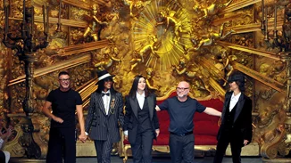 Η Monica Bellucci έκανε μία σπάνια εμφάνιση στο show των Dolce & Gabbana