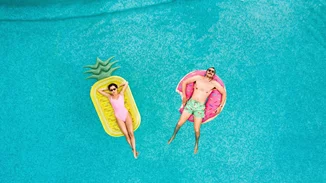 Τι να γνωρίζεις πριν ξεκινήσεις τα μπάνια (και) σε πισίνες