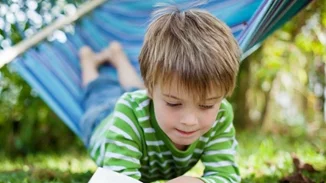 5 βιβλία που διάβασε το παιδί μου χωρίς να του πω «άνοιξε και κανένα βιβλίο!»