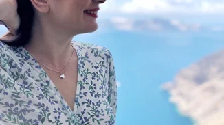 To bohemian καλοκαίρι της PANDORA ταιριάζει στις Κυκλάδες