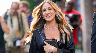 Η Sarah Jessica Parker φόρεσε την πιο κομψή, αμφιλεγόμενη τάση