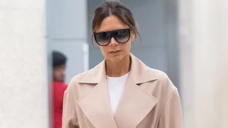 Victoria Beckham | Κι όμως είναι πιο πλούσια ακόμη και από τη Βασίλισσα