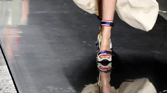 Όμορφα ή άσχημα; Τα νέα παπούτσια των DSquared2 έχουν διχάσει τον κόσμο της μόδας