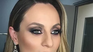 Ελεονώρα Μελέτη | Η παράκληση στους διαδικτυακούς της φίλους