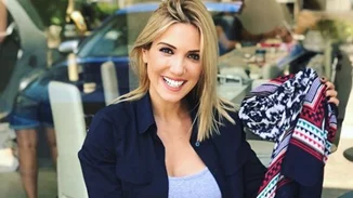 Έλενα Παπαβασιλείου | Ταξίδεψε στην Κύθνο για το γάμο φίλης της