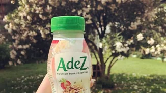 Ήρθαν τα νέα φυτικά ροφήματα AdeZ και τα δοκιμάσαμε πρώτοι! Διάλεξε τη γεύση σου