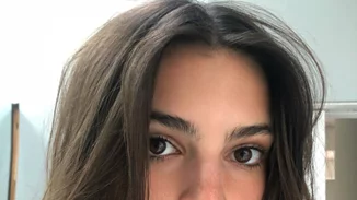 Η Emily Ratajkowski φωτογραφίζει την Lena Dunham