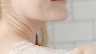 Αποφεύγεις την απολέπιση γιατί νιώθεις ότι ξηραίνει την επιδερμίδα σου; Δες εδώ τι έχουμε να σου προτείνουμε!