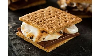 S'More: Η συνταγή για το πιο τέλειο γλυκό του καλοκαιριού