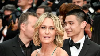 Η Robin Wright στέκεται στο πλευρό του Kevin Spacey