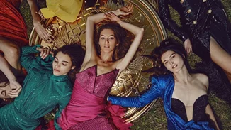 Ο οίκος Balmain υμνεί το ελληνικό καλοκαίρι