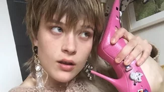 Crocs stilettos | Τα άσχημα παπούτσια επανεμφανίστηκαν σε νέα εκδοχή