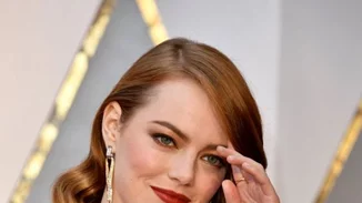 Η Emma Stone κουρεύτηκε και το νεό της hair look θα σε στείλει αμέσως στο κομμωτήριο
