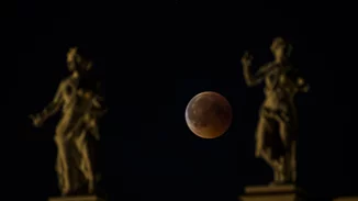 Blood Moon | Οι πιο εντυπωσιακές φωτογραφίες ανά τον κόσμο