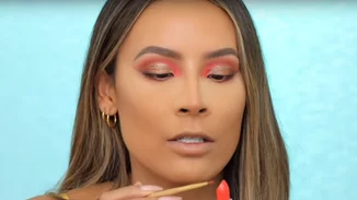 Η απρόσμενη χρήση του κραγιόν που είδαμε σε αυτό το beauty tutorial (με τη σύμφωνη γνώμη του makeup artist των αδελφών Kardashian)