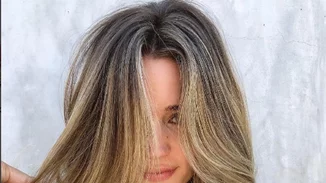 Δεν είναι ο ήλιος ούτε η θάλασσα: Τι μπορεί πραγματικά να καταστρέφει το τέλειο χρώμα των μαλλιών σου