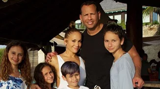 Jennifer Lopez | Γιόρτασε τα γενέθλιά της με τους αγαπημένους της
