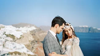 Η πιο ονειρική φωτογράφηση γάμου έγινε στη Σαντορίνη